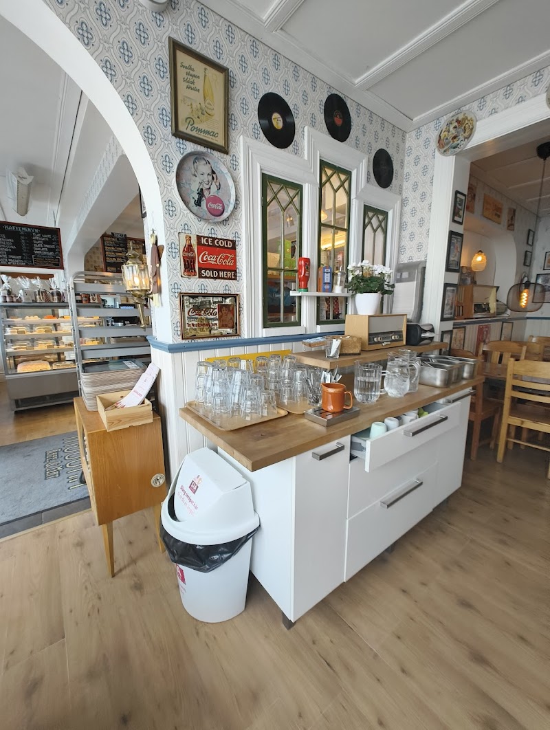 M M Café & Lunchbar KB