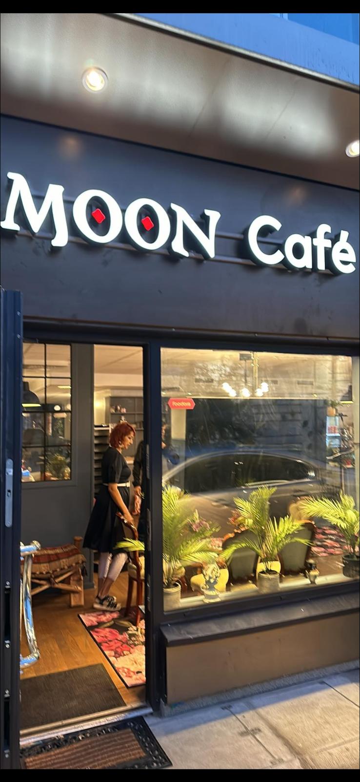 Moon Café och Restaurang