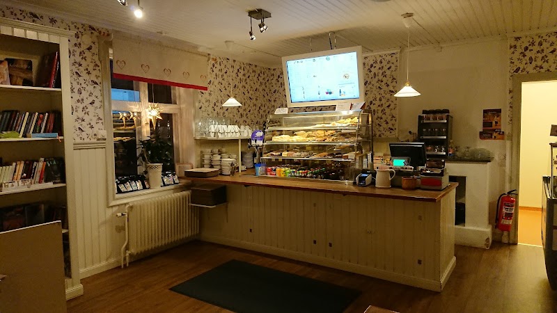 The lantern Book café