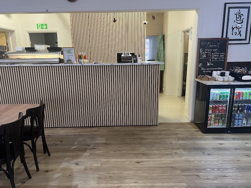 Bayar Sushi & Thai