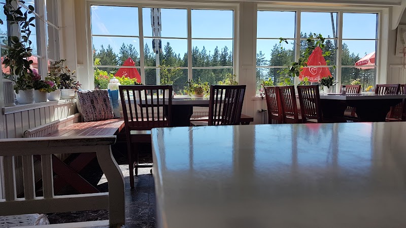 Värdshuset Moraklockan | Restaurang, Motell, Butik och Bensinstation